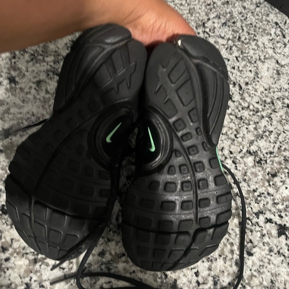 Nike - Picture 4 of 5